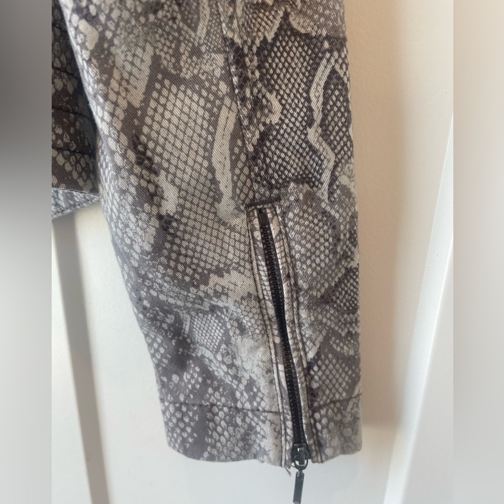 White House Black Market Snakeskin Moto Jacket Gray Zip Front 4P Petite - Picture 10 of 12
